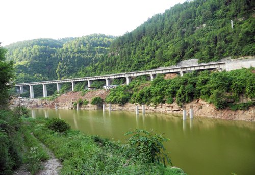 沿南江河设观音岩南江河特大桥（右22