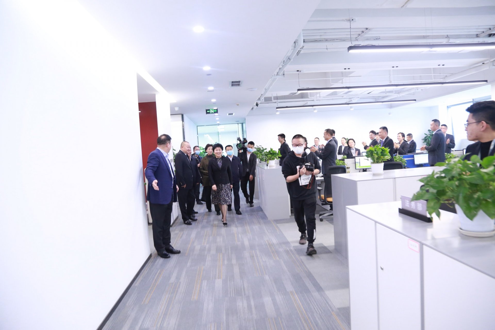 并进行了工作汇报和座谈交流