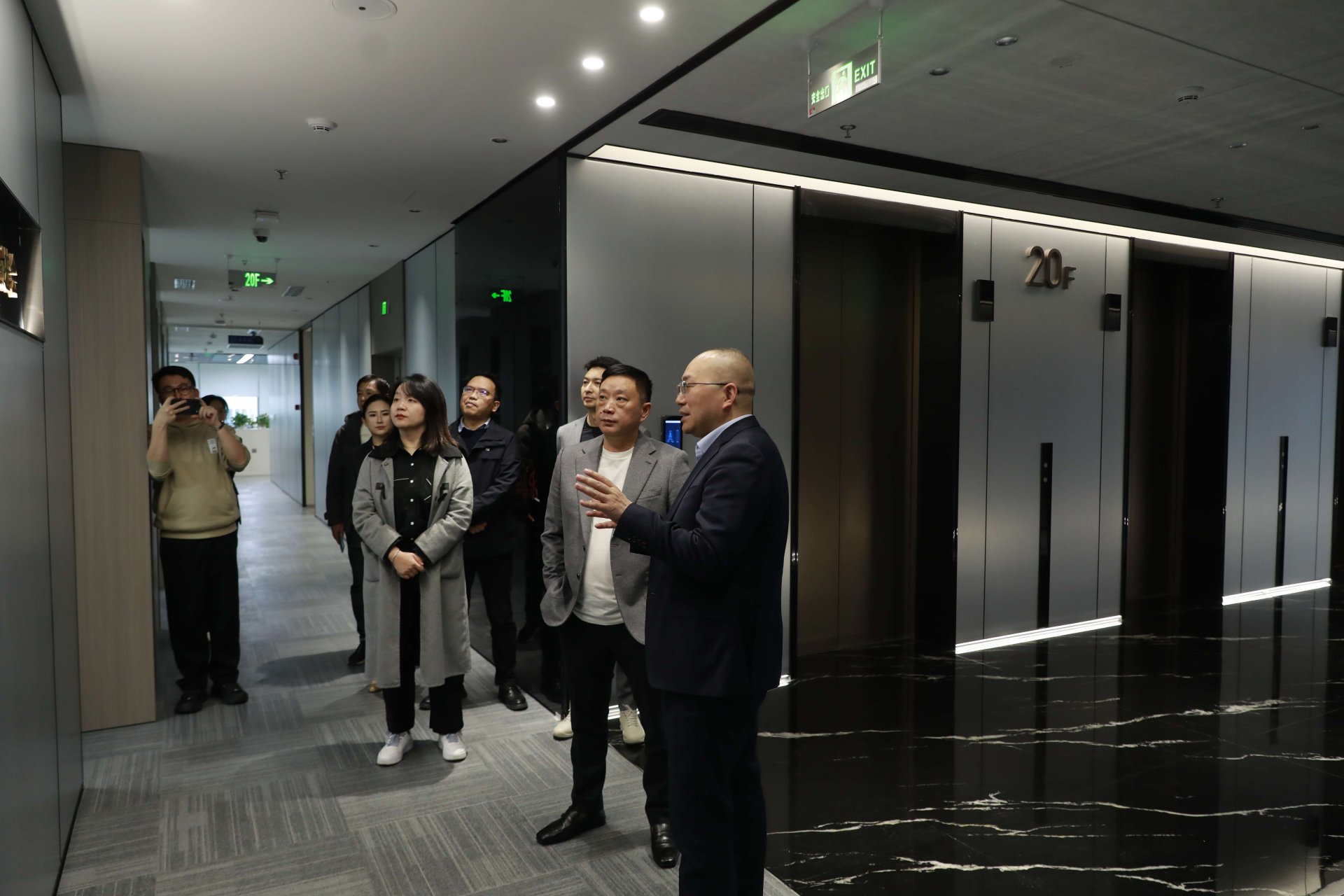 成都路桥董事