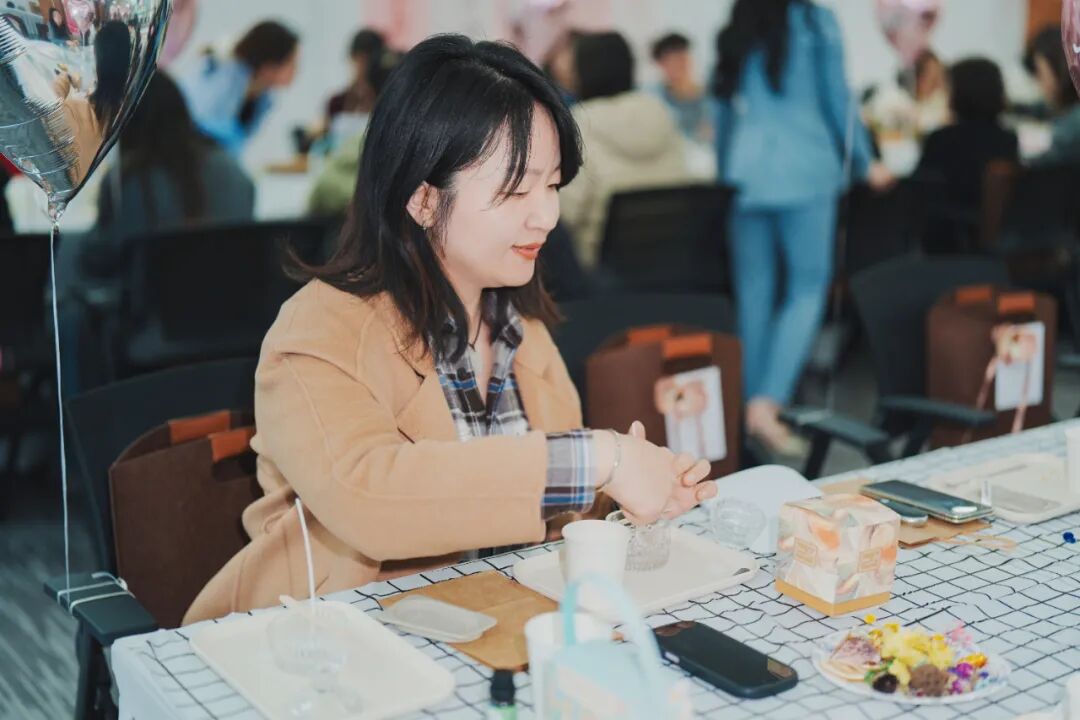 全体女职工欢聚一堂